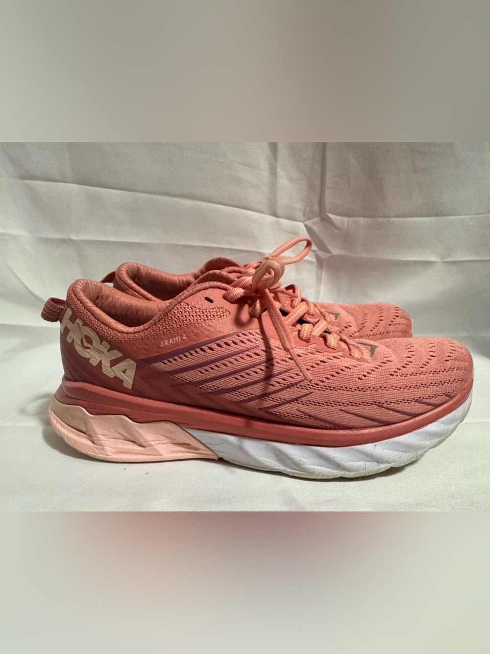 Hoka Arahi 4 Women's Running Shoe - Pink